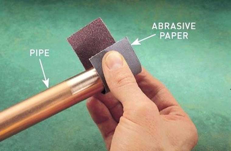 copper-pipe-cleaning-technique-using-abbrasive-paper